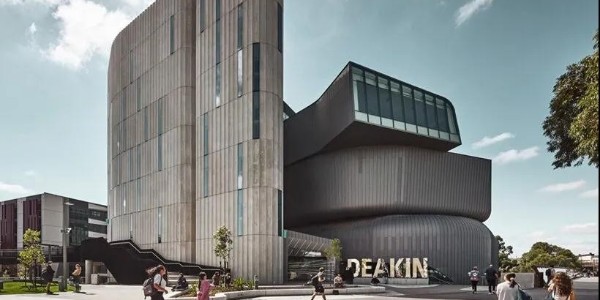 Woods Bagot用凹槽混凝土和锌板完成极具科技感的迪肯大学法学院
