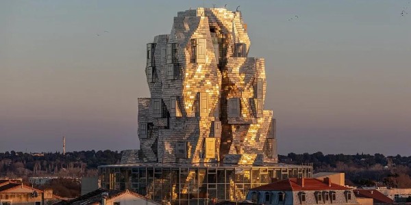 盖里“不锈钢龙卷风” 艺术中心席卷法国，6月将开放